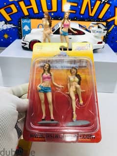 1/18 Sale diecast Resin Two girl figures / figurine NEW IN BOX 0