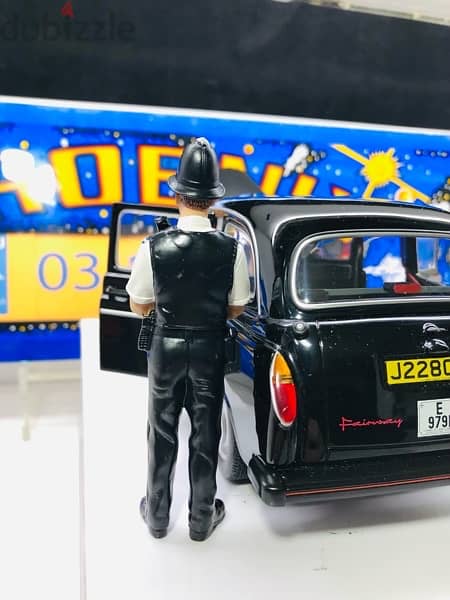 1/18 diecast Resin figure (BRITISH POLICE) UK England Police NEW BOXED 2