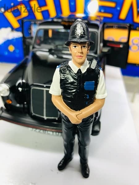 1/18 diecast Resin figure (BRITISH POLICE) UK England Police NEW BOXED 3