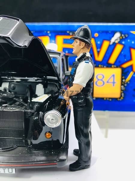 1/18 diecast Resin figure (BRITISH POLICE) UK England Police NEW BOXED 4