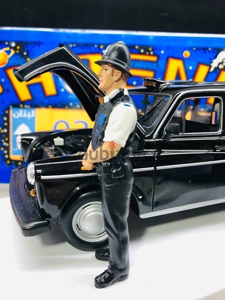 1/18 diecast Resin figure (BRITISH POLICE) UK England Police NEW BOXED 5