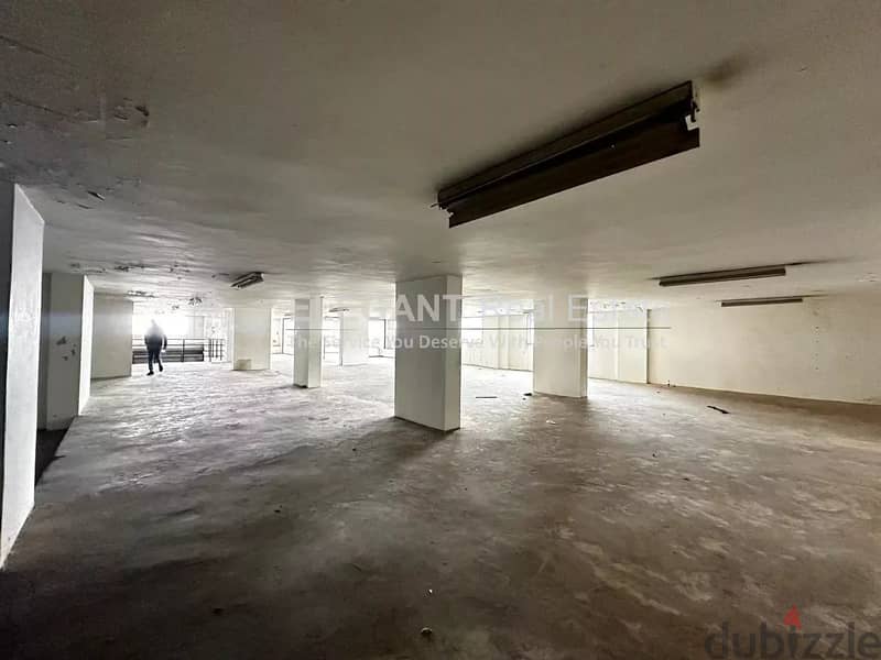 Spacious Showroom | Prime Location 3