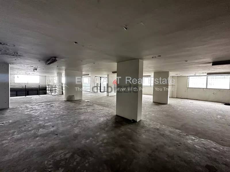 Spacious Showroom | Prime Location 4