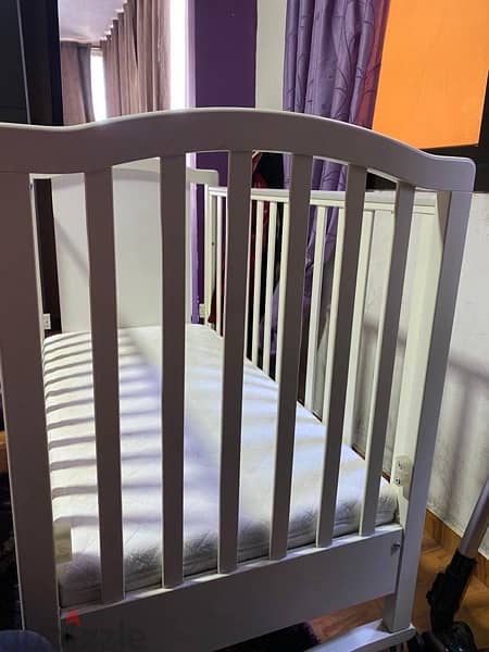 kids bed with mattress for baby used like new 4