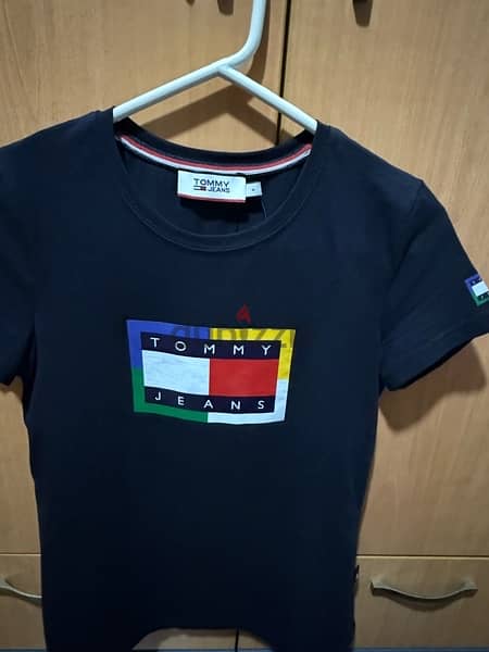 3 tommy t-shirt left for 10$ each only s/m/L 1