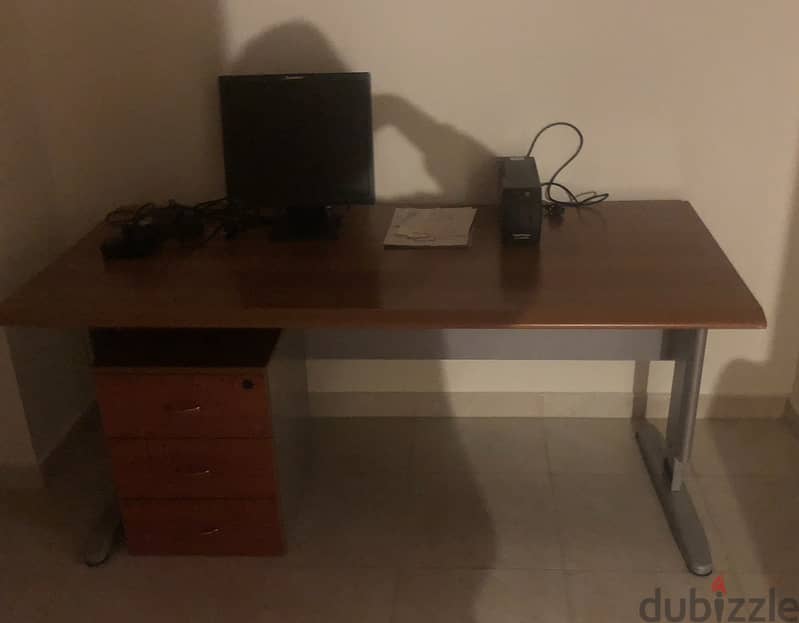 Desk for sale 0