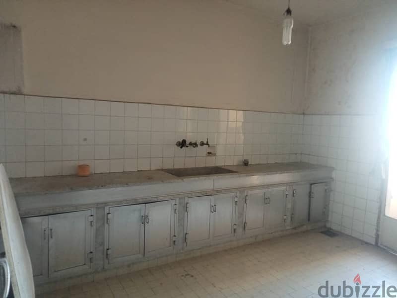 250 Sqm | Need Renovation Apartment For Sale In Furn Al Shebback 11