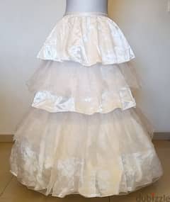New petticoat with 1 rings.   Length 98 cm. Waist size is adjustable. 0