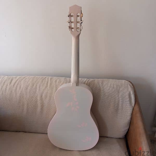 Classic Guitar 3/4 Beige (blanc cassé) color with rose color flowers 2