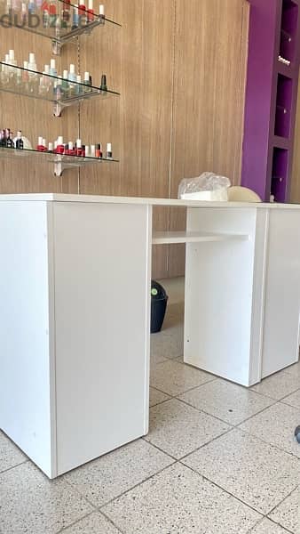 Table for manicure + glass on top for FREE 2