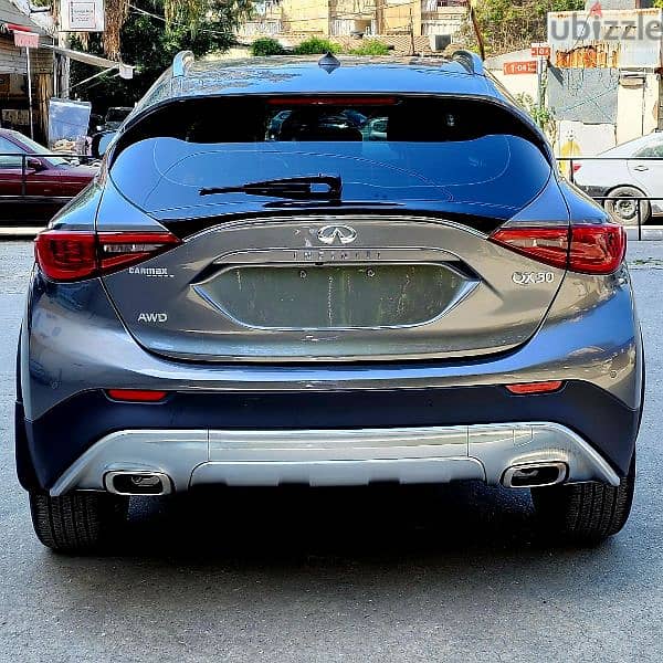 ONE OF A KIND INFINITI QX30 AWD 2017 Luxury edition full 87000 miles 2