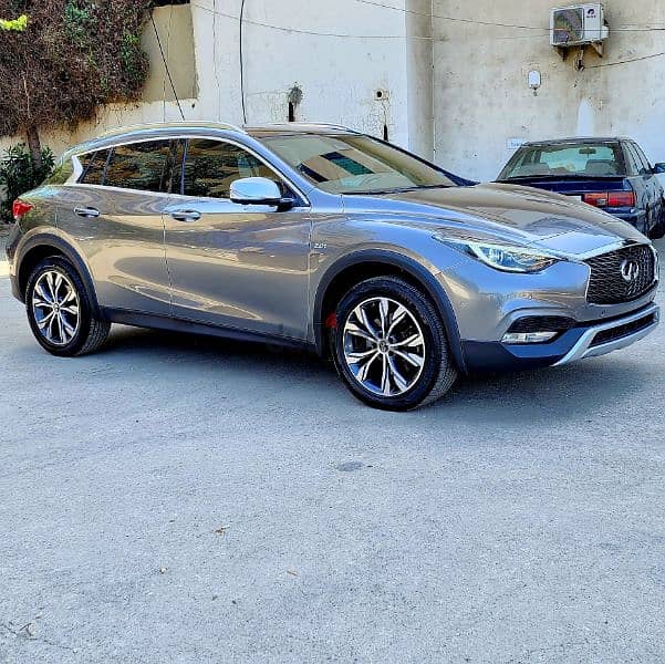 ONE OF A KIND INFINITI QX30 AWD 2017 Luxury edition full 87000 miles 4