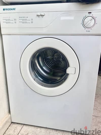 Frigidaire dryer - نشّافة