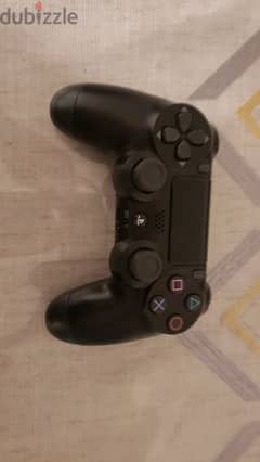 slightly used ps4 in excellent condition