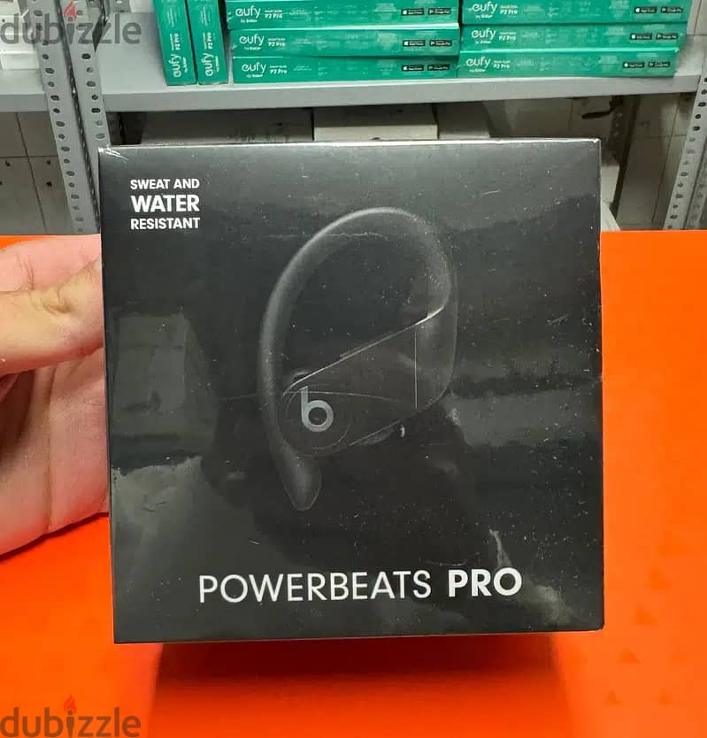 Powerbeats pro black 1