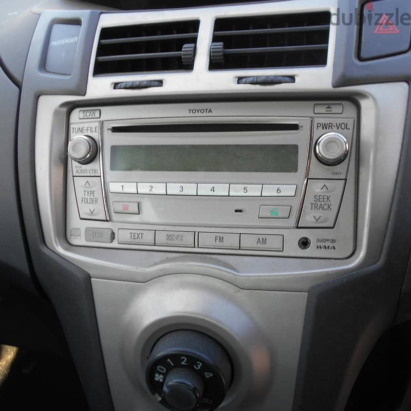 Toyota Yaris 2010 Original CD/AUX/FM Radio Player 0