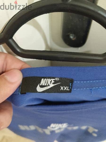 كنزة رجالي شبه جديد ماركة Nike قياس XXL السعر 550,000L. L 3