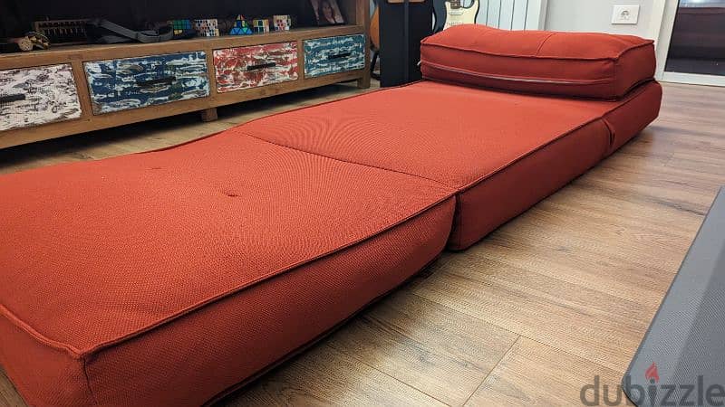 Extendable Red Couch 3