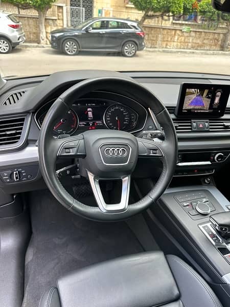 Audi Q5 Quattro 2018 black on black (company source-43000 km) 8