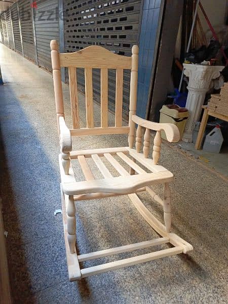 كرسي هزاز خشب مدهونة حسب الطلب بدون فرش 3