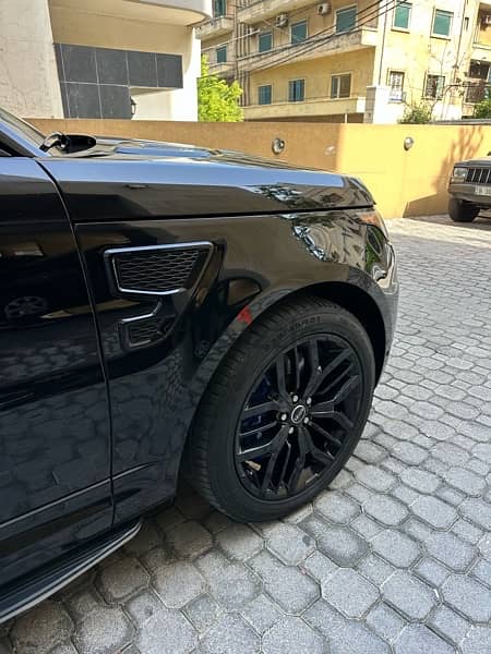 Range Rover Sport SVR 2015 black on black 6