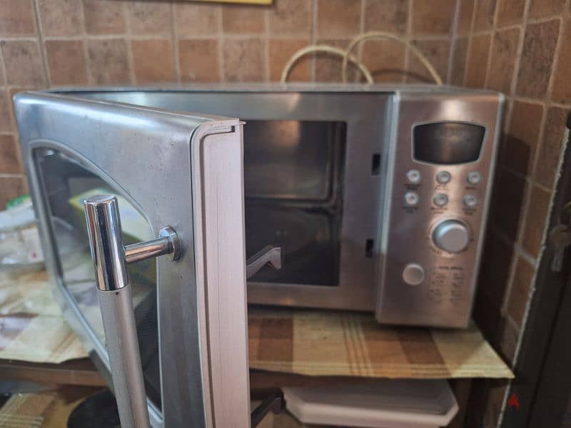Microwave Kenwood used for sale 30$ 1