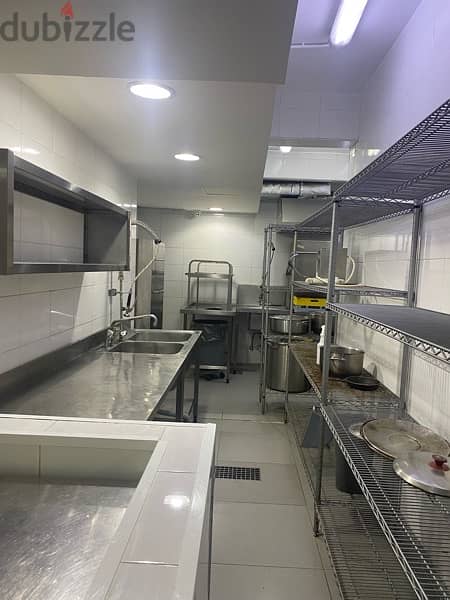 Central kitchen and open space fully equipped 3