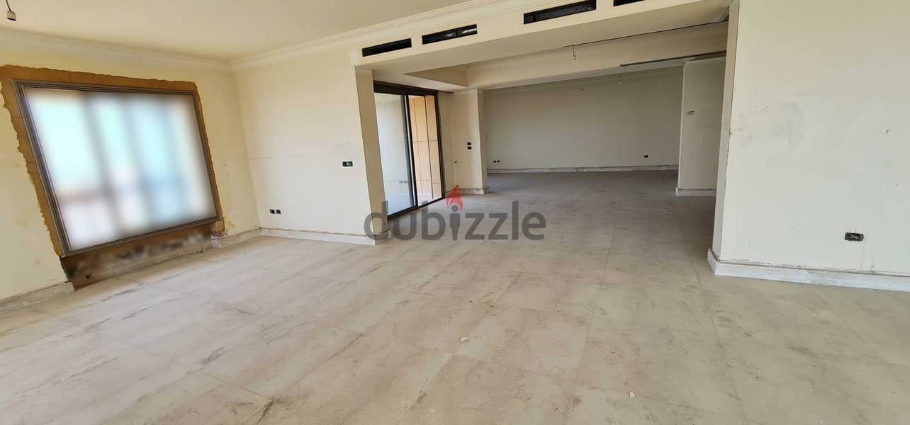 Luxurious apartment in Ramlet el bayda/رملة البيضاء REF#LF104132 3