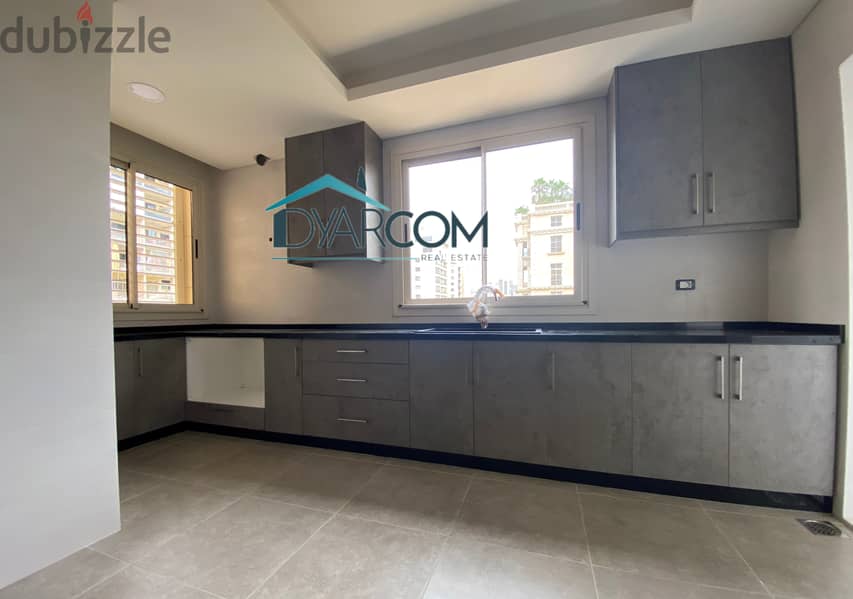 DY1061 - Ramlet el Bayda Luxurious Apartment For Sale! 1