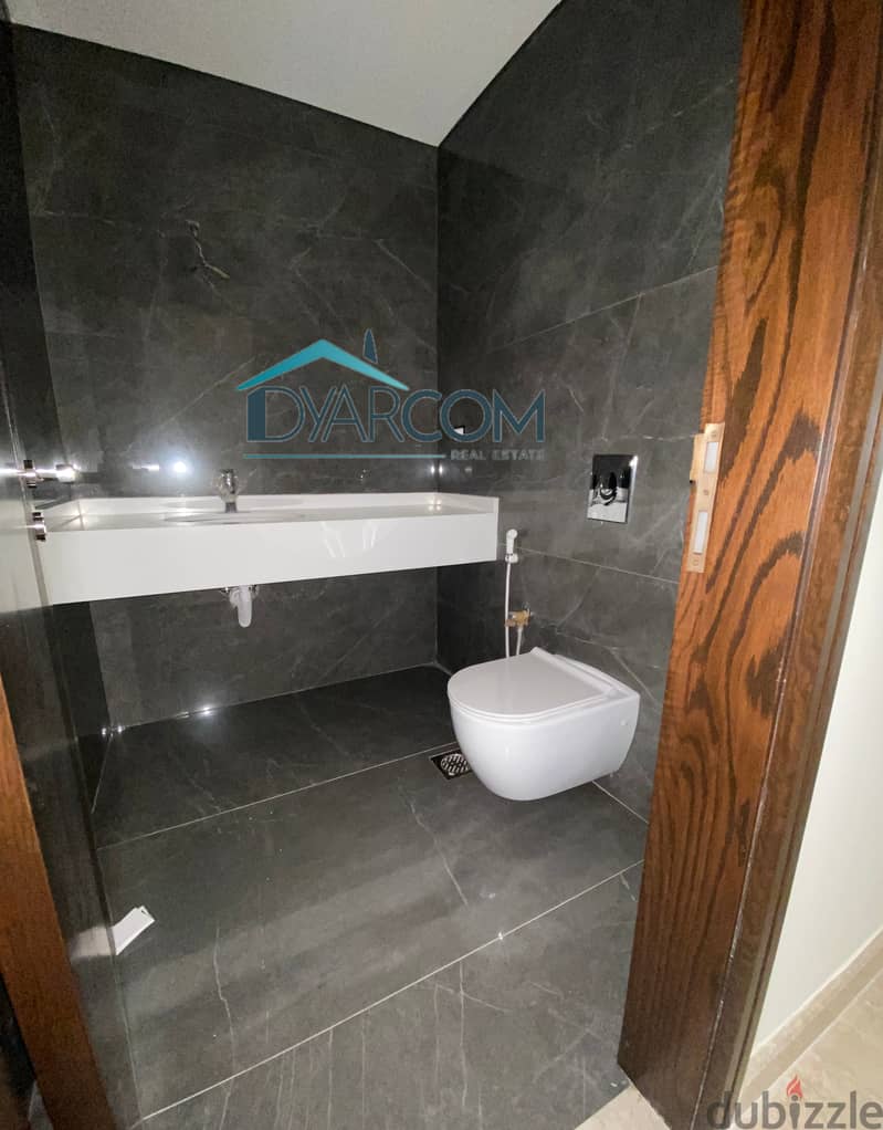 DY1061 - Ramlet el Bayda Luxurious Apartment For Sale! 3