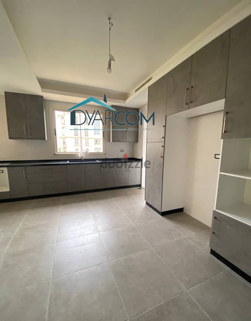 DY1061 - Ramlet el Bayda Luxurious Apartment For Sale! 13