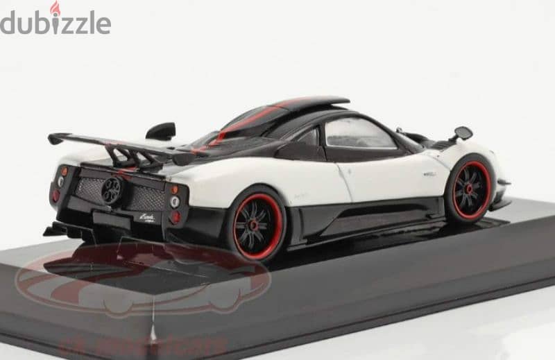 Pagani Zonda Cinque (2009) diecast car model 1;43. 3