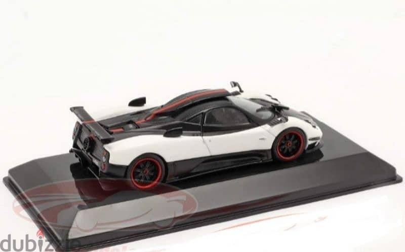 Pagani Zonda Cinque (2009) diecast car model 1;43. 4