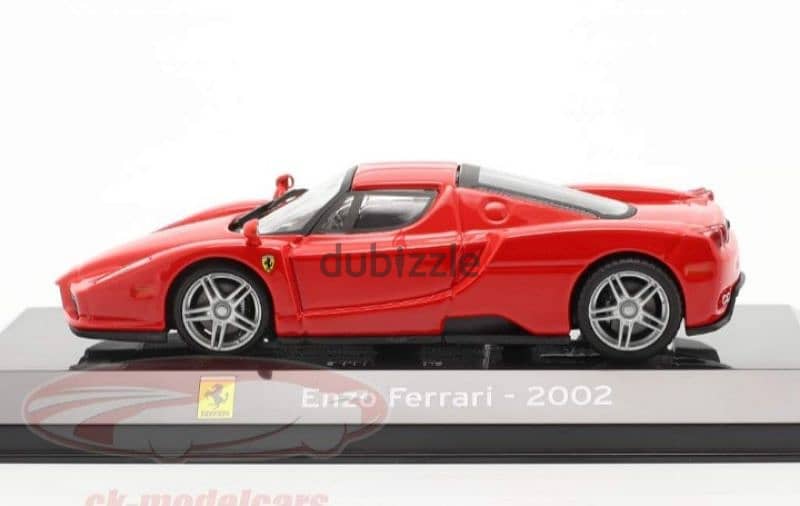 Enzo Ferrari 2002 diecast car model 1;43. 1