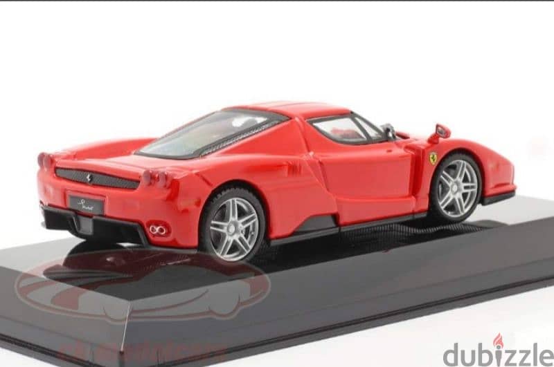 Enzo Ferrari 2002 diecast car model 1;43. 2