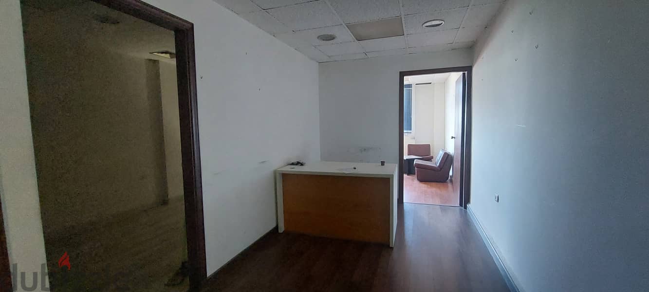 Office for rent in Dora مكتب للإيجار في الدورة 1