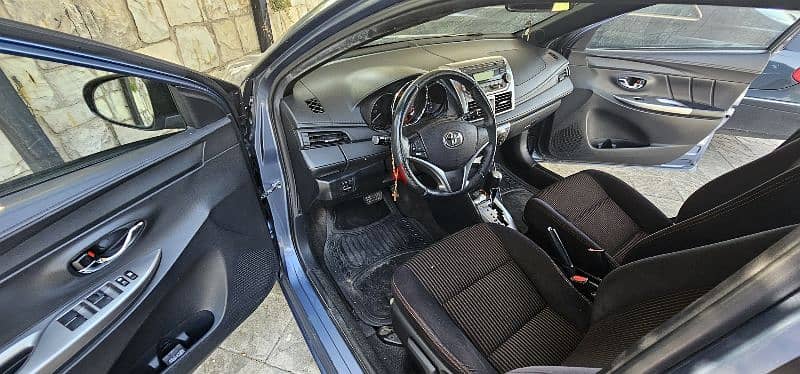 Toyota Yaris 1.5G Hatchback 2016 6