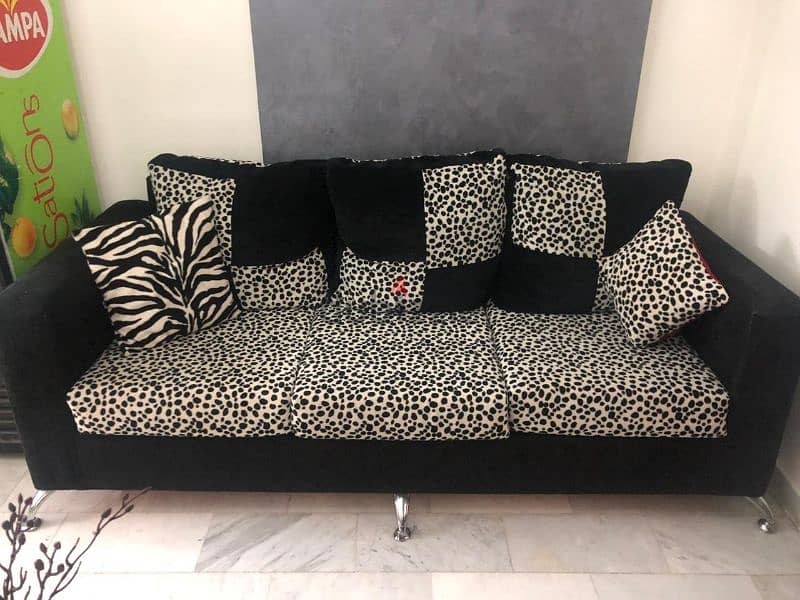 4 sofas + small table 250$ 2