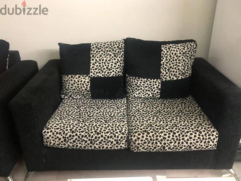 4 sofas + small table 250$ 3