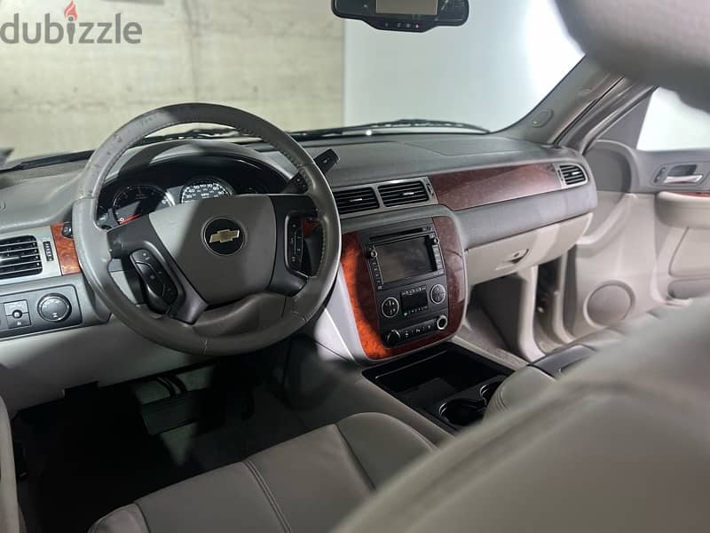 Chevrolet Tahoe LTZ  Pilot seats Super clean !! 10