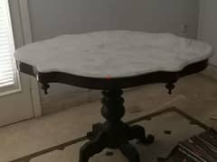 wood & marble table طاولة خشب و رخام