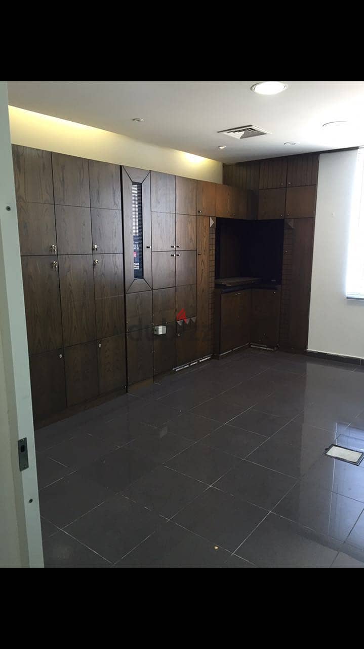 Prime and Amazing Office for Rent in Ashrafieh 4