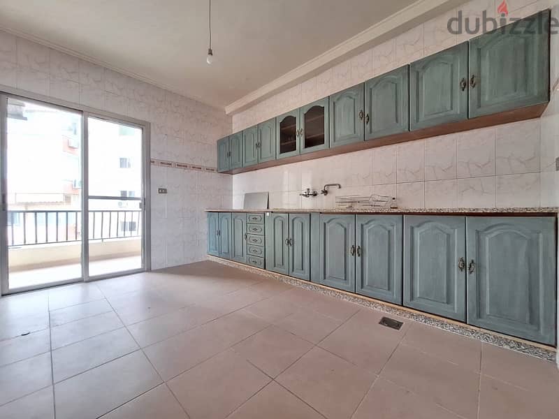A 180 sqm apartment for rent in a calm area in Fanar 4