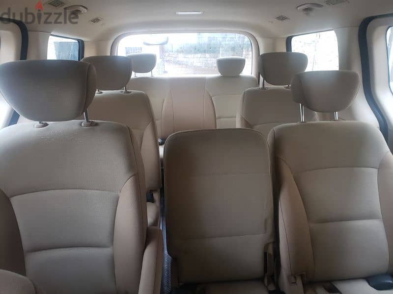 very clean Hyundai H1, low kilometer, 12 seats, like new 7