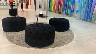 3 pouffs + round table + carpet