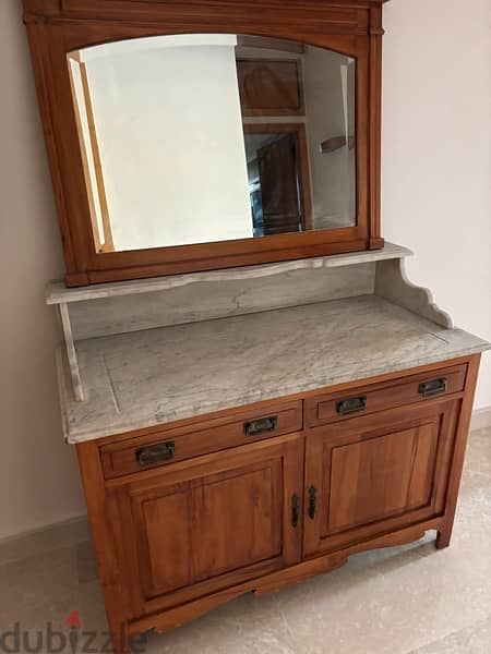 commode with mirror 1