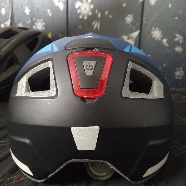 bikemate helmet rear led light and adjustable 2