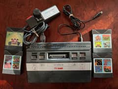 Atari 2600 jr Consol w/ 1 joystick and 4 games. vintage
