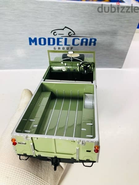 1/18 diecast Land Rover D109 GREEN Series 2 Pickup Open back. 5