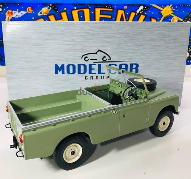 1/18 diecast Land Rover D109 GREEN Series 2 Pickup Open back. 12